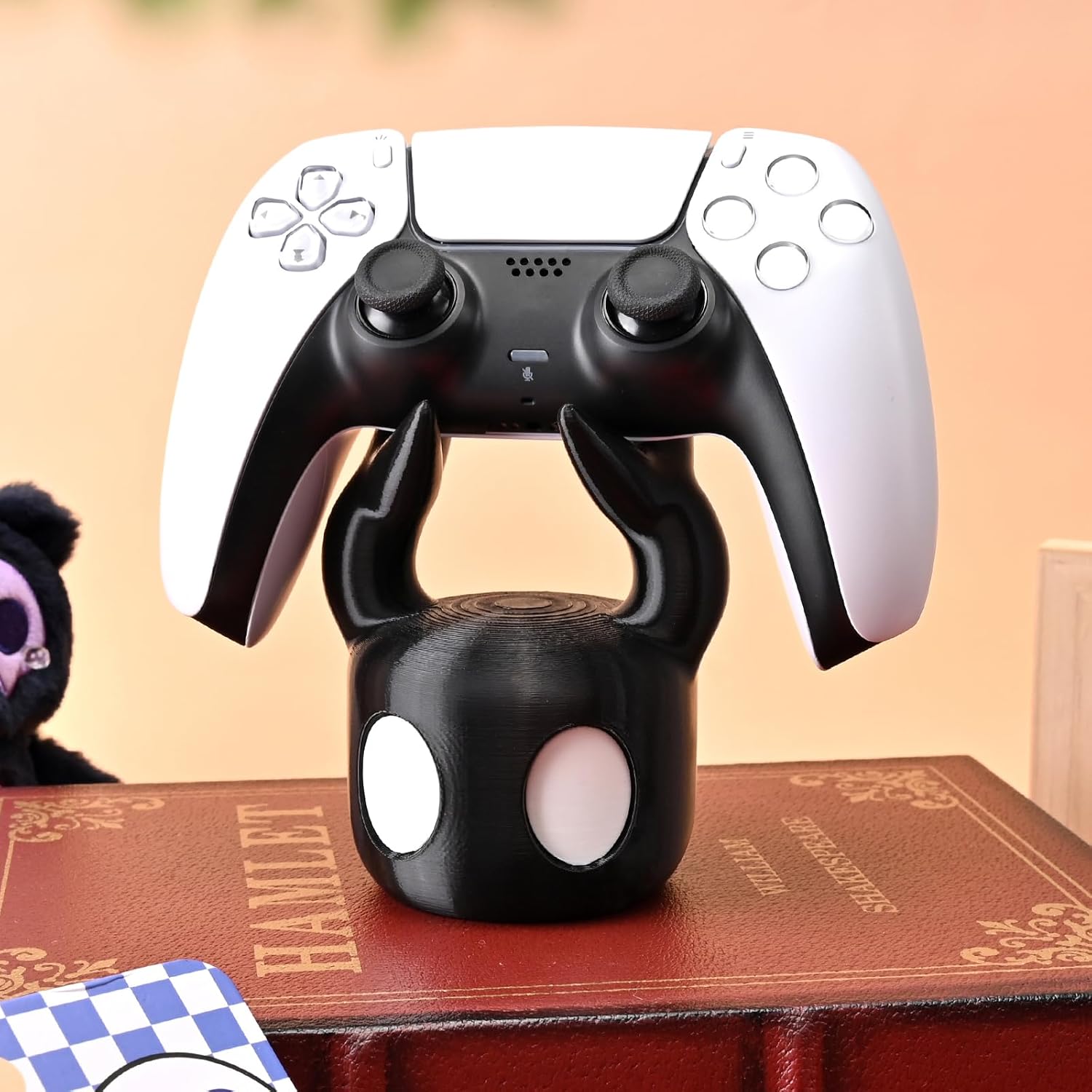 حامل تحكم ألعاب بتصميم شبح كرت - مراجعة Gaming Console With وسعره