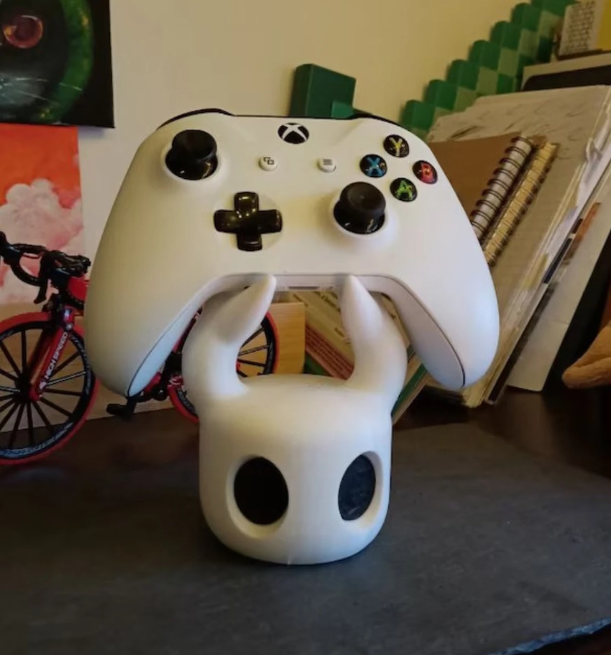 حامل تحكم ألعاب بتصميم شبح كرت - مراجعة Gaming Console With وسعره